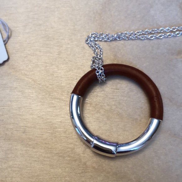 Lauren Ralph Lauren Silver Tone Leather Wrapped Circle Pendant Necklace NWT - Picture 12 of 12